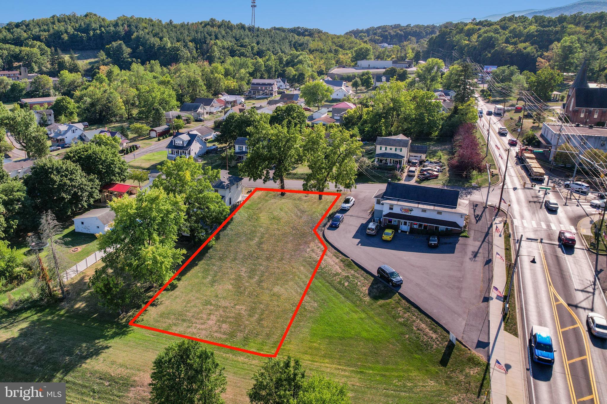 an aerial view of a house having yard