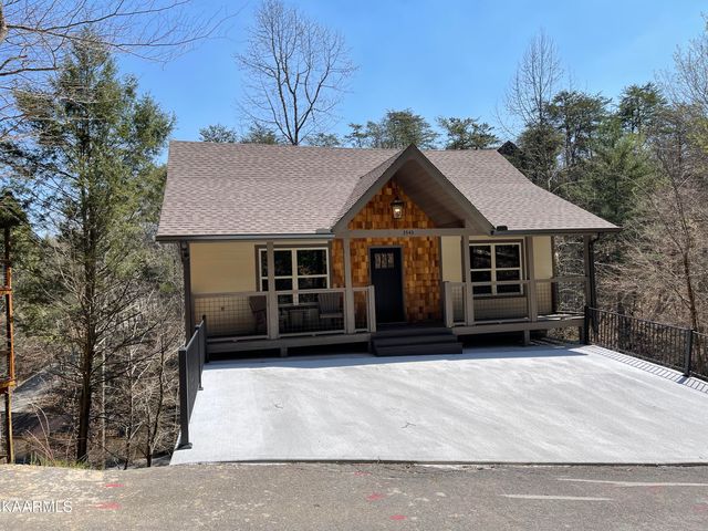 3543 Brook Stone Way Pigeon Forge TN 37863 Compass