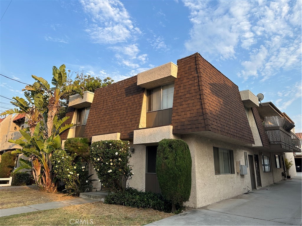 a view of a house