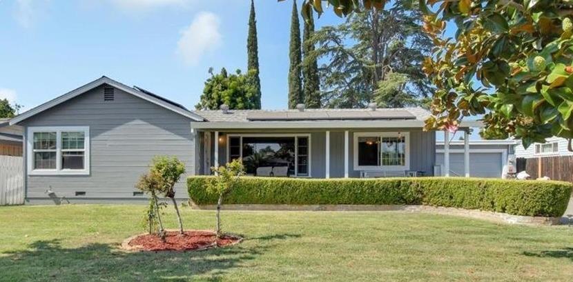 a view of a house with a yard and plants