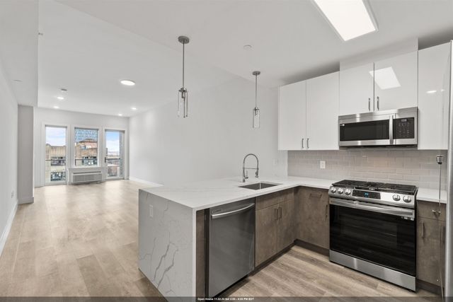 $3,867 | 412 Whiton Street, Unit 405 | Liberty State Park