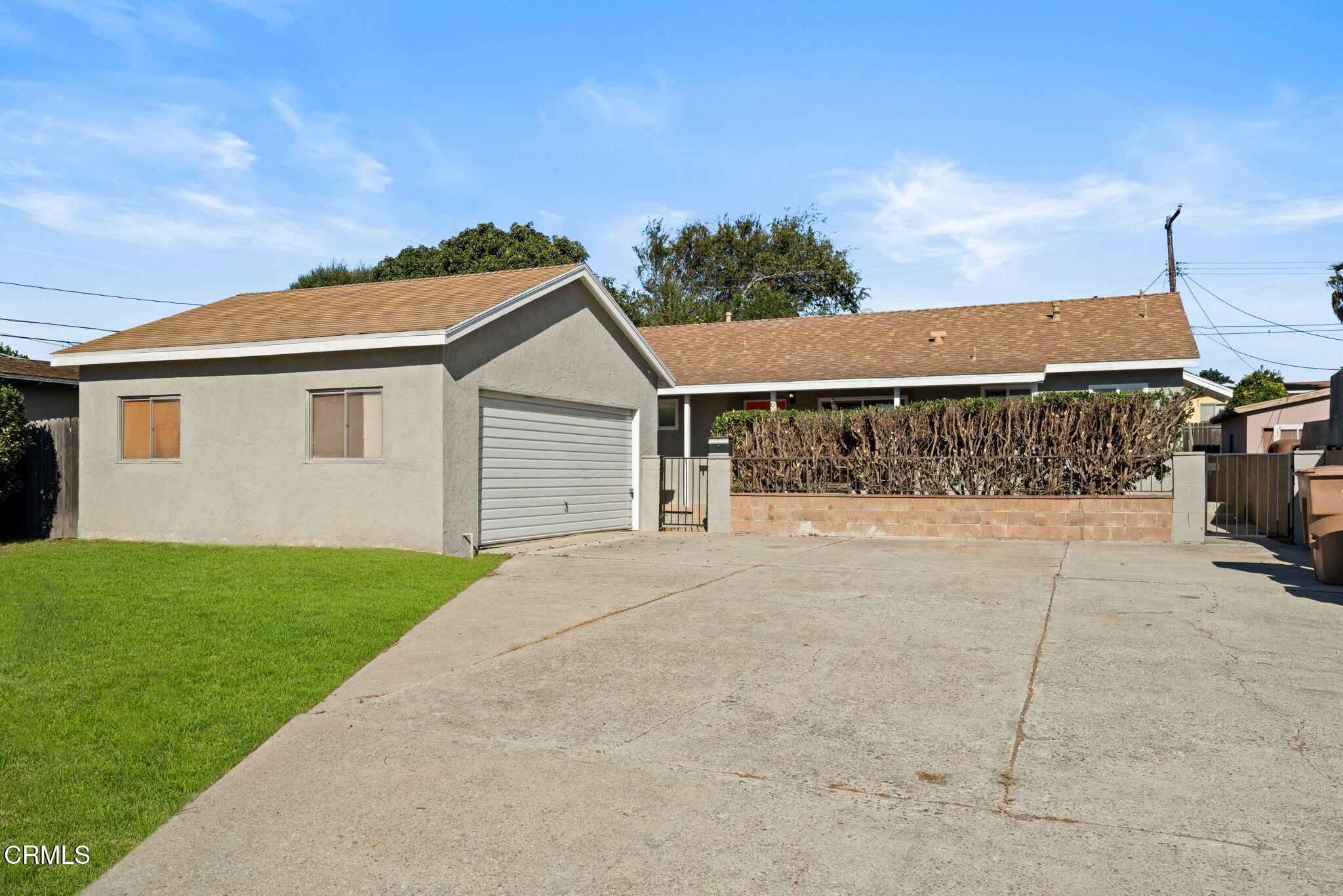 a view of back yard of the house