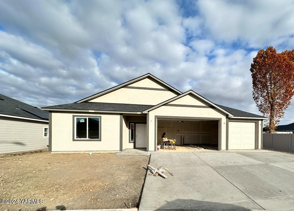 a view of a house with a yard and garage