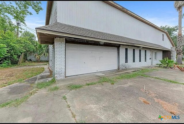 $199,000 | 1707 East Virginia Avenue | Victoria