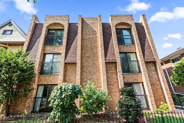 $259,000 | 4876 North Hermitage Avenue, Unit 102 | Uptown Chicago