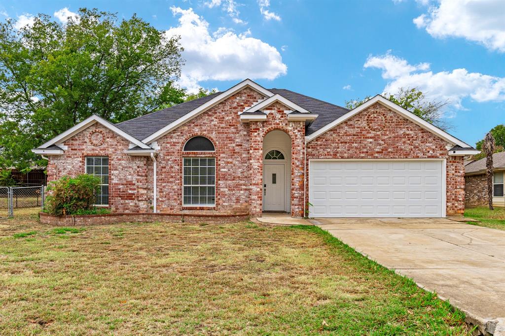 a view of a house with a yard and garage