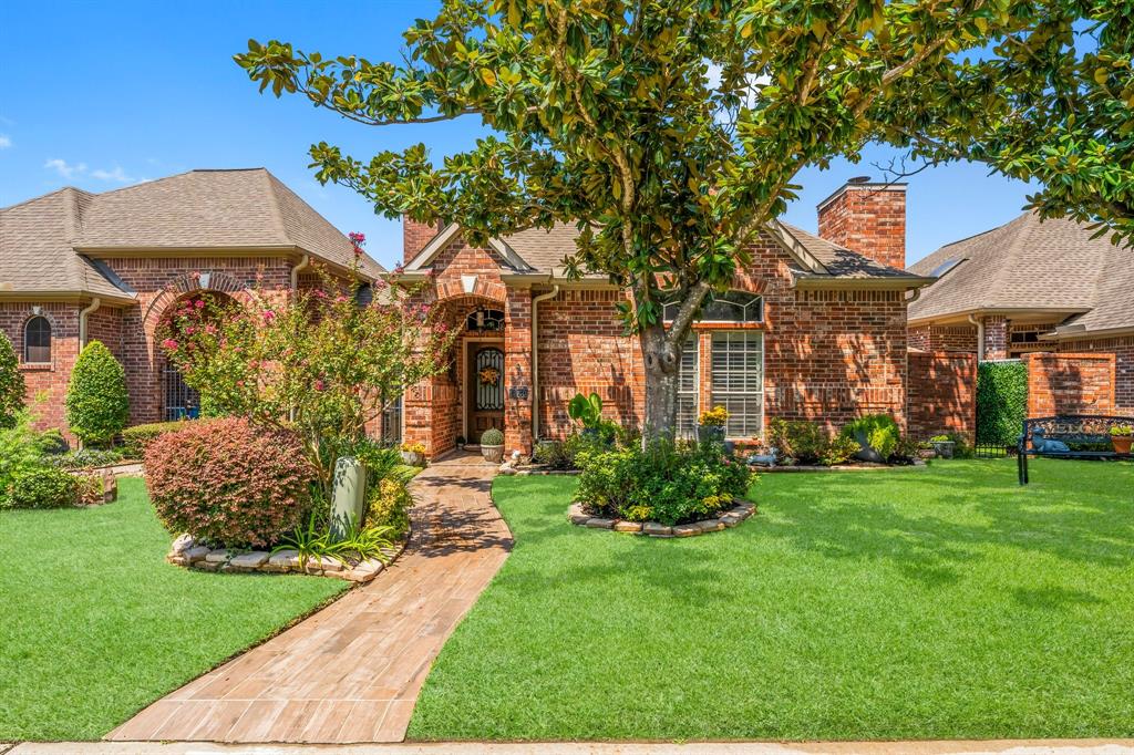 a view of a house with a yard