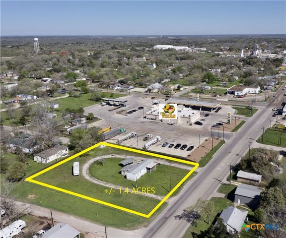 $198,500 | 806 South Esplanade Street | Cuero