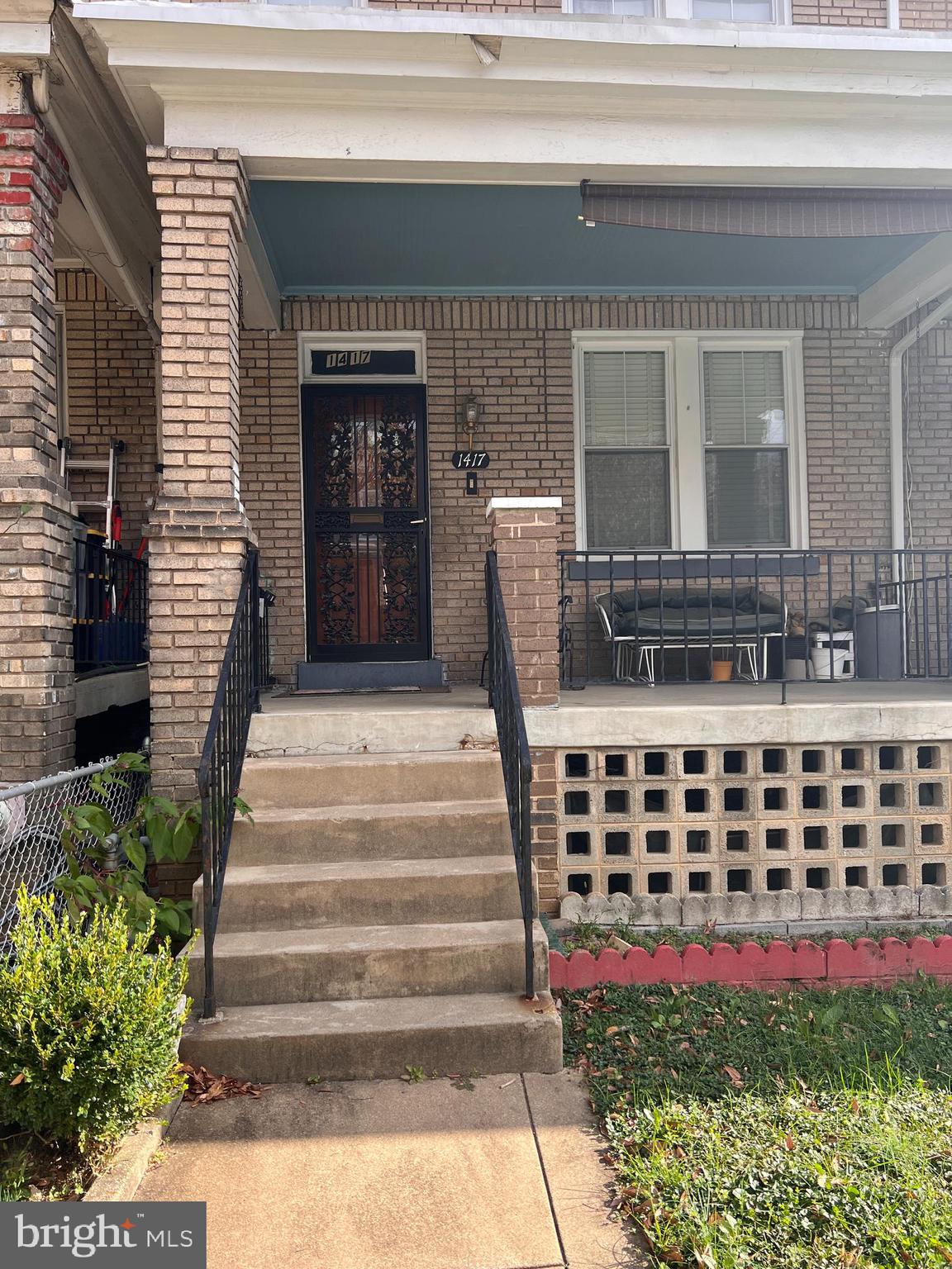 a view of entryway with a front door