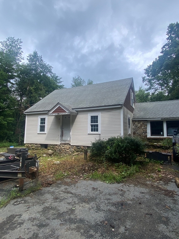 a view of house and yard