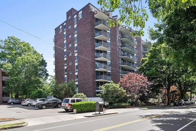 $2,850 | 19 Winchester Street, Unit 207 | North Brookline