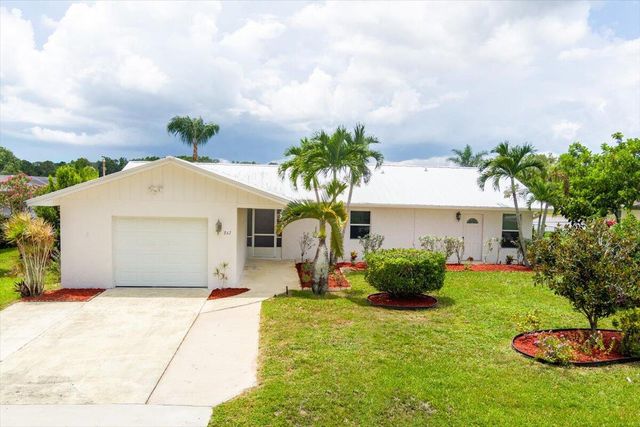 $435,000 | 842 Southeast Thornhill Drive | Port St. Lucie