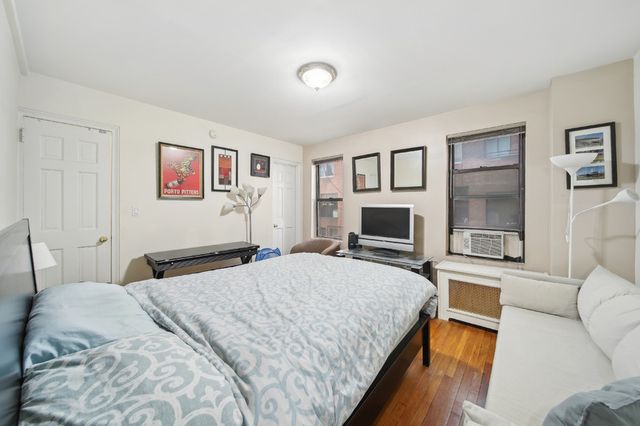 $325,000 | 142 East 49th Street, Unit 3D | Midtown East