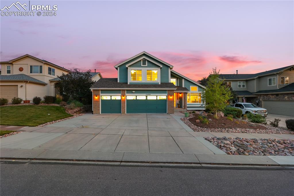 a view of a house with entertaining space