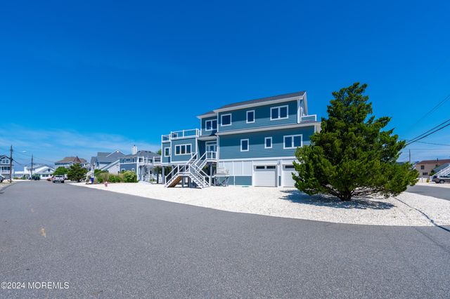 $1,499,000 | 418 Tunney Avenue | Dover Beaches South