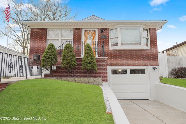 $769,900 | 74 Ravenhurst Avenue | Westerleigh