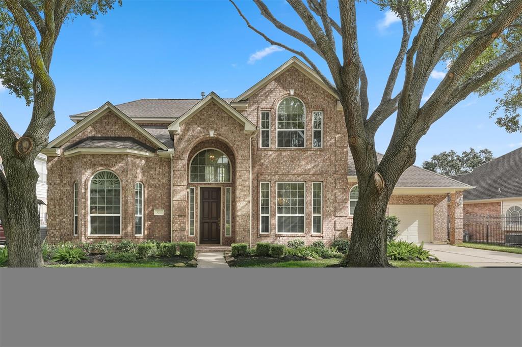 This is the ONE! 3211 Canyon Links Dr is ready to welcome you home!