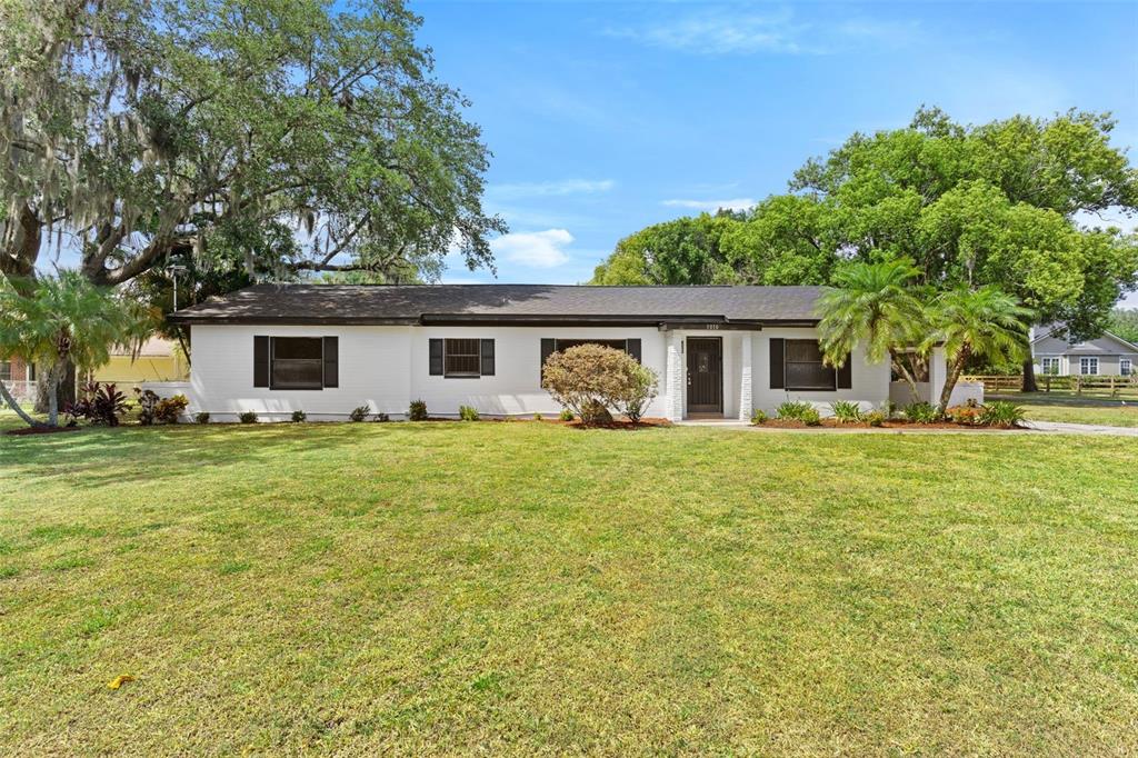 a view of a house with a backyard