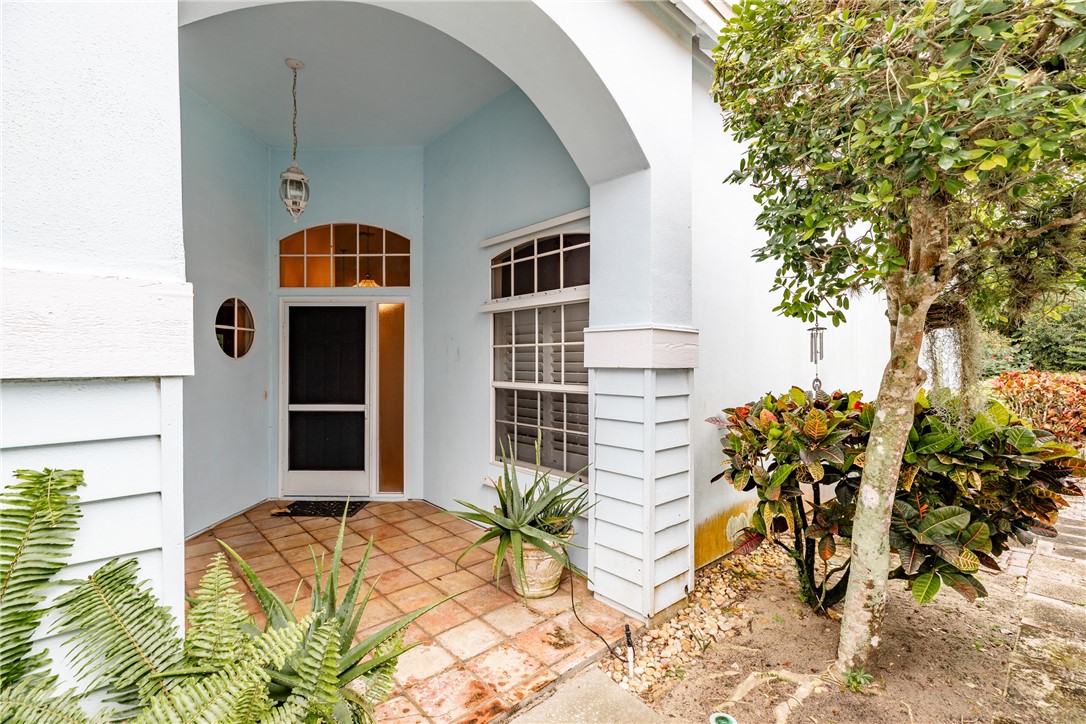 a house view with a outdoor space