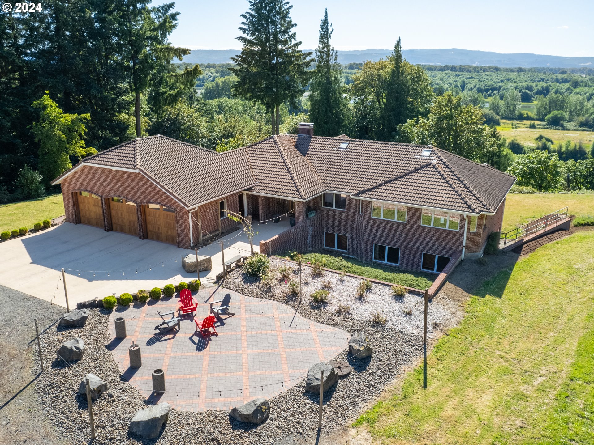 a view of house with a yard