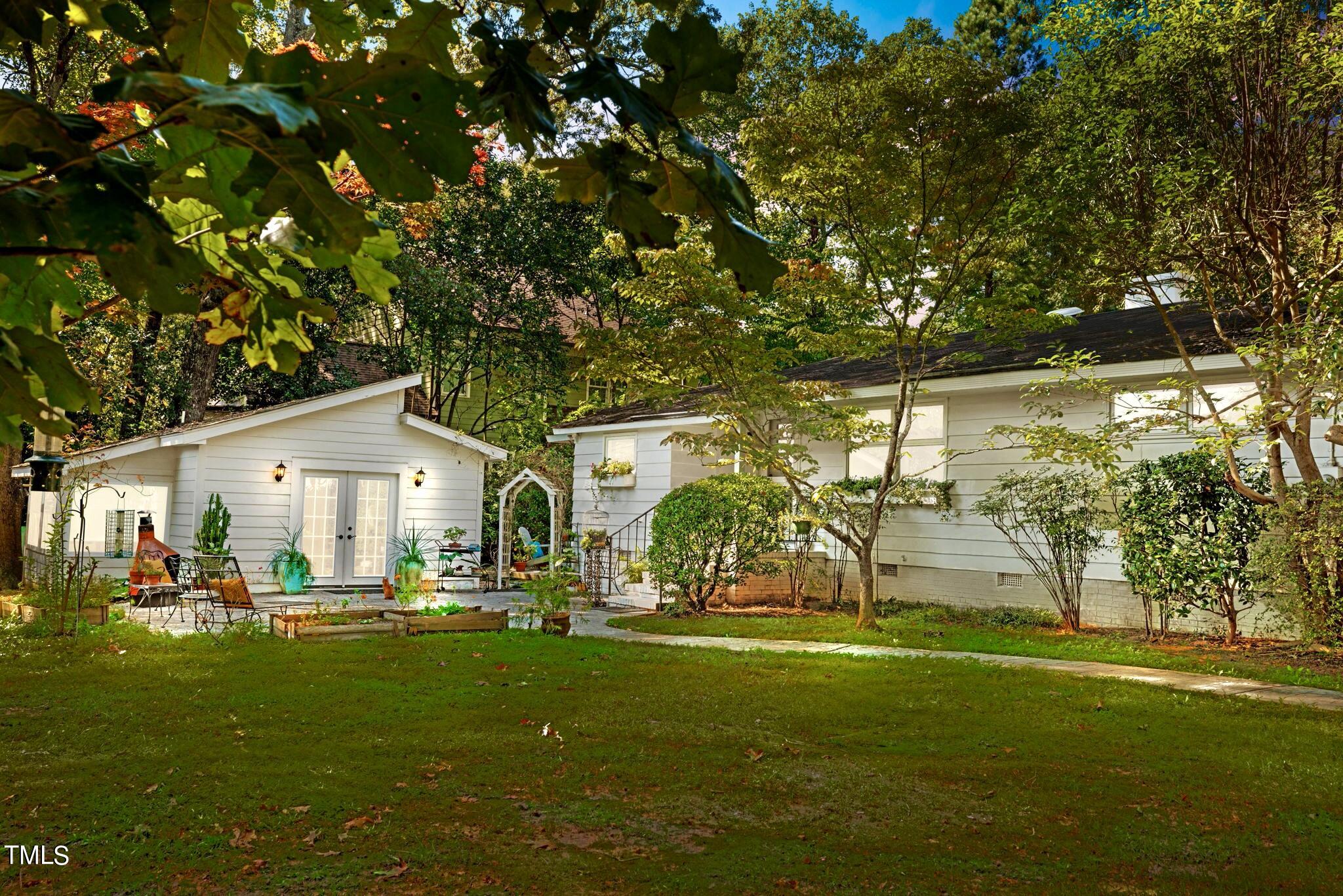 a front view of house with yard