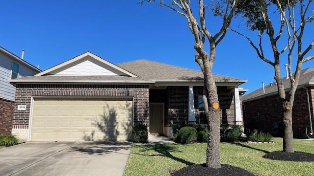 4 bedrooms 2 bathrooms with fronthard covered porch