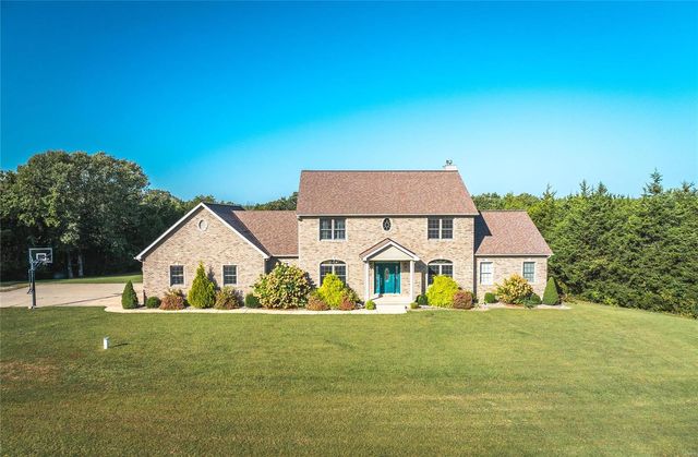 $715,000 | 446 Cedar Breeze Drive | Boone Township - Franklin County