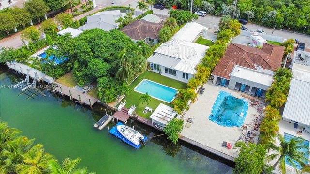 $2,700,000 | 7620 Bayside Lane | Biscayne Point