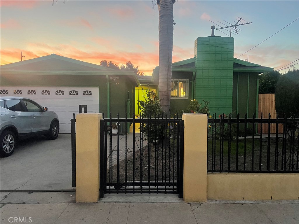 a view of a car park in front of house