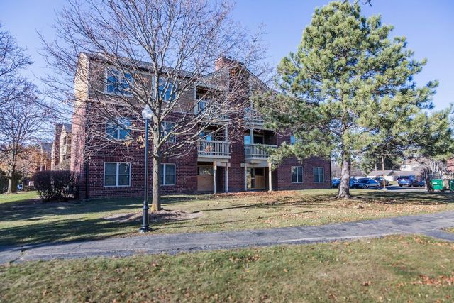 $275,000 | 124 Glengarry Drive, Unit 301 | Bloomingdale