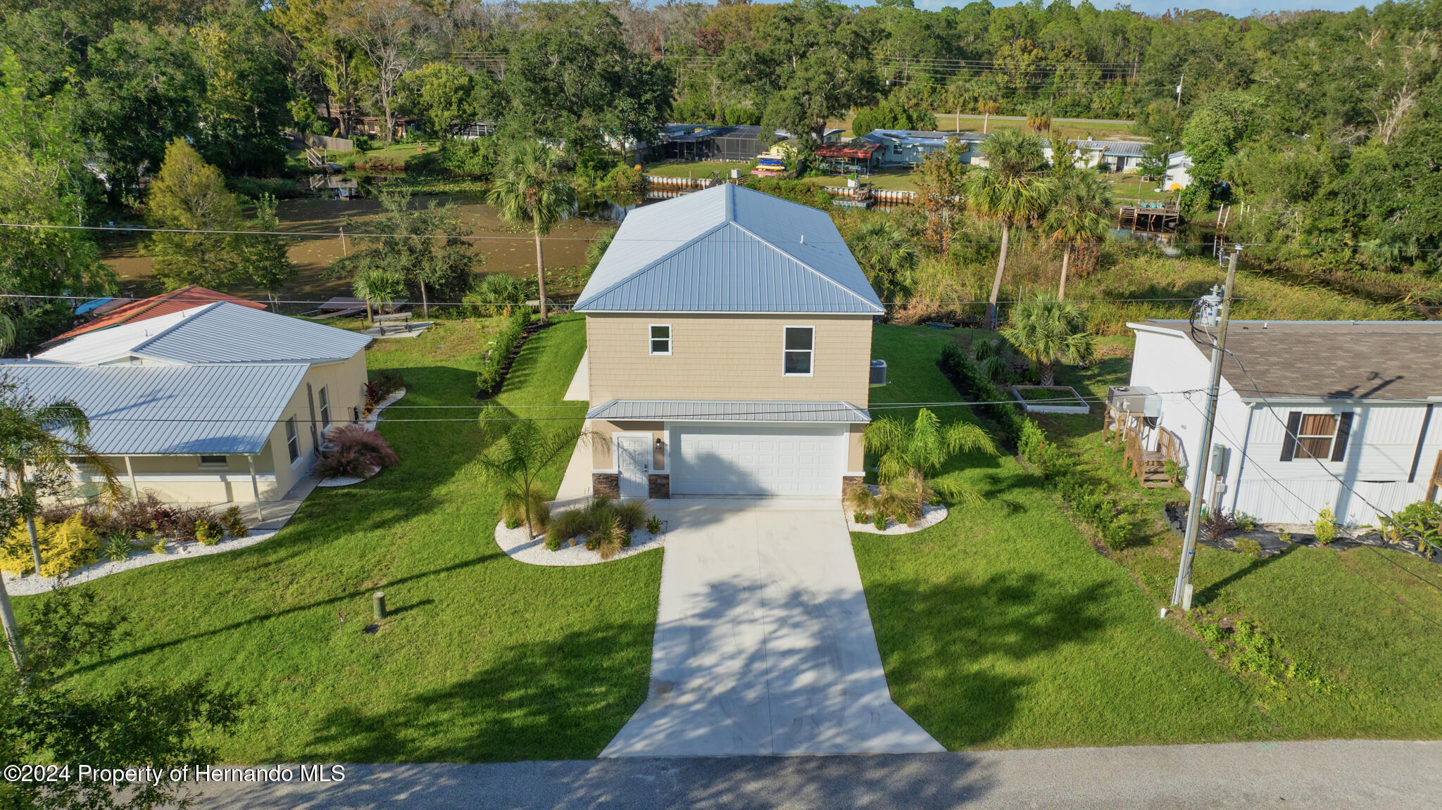 an aerial view of a house with yard swimming pool and outdoor seating