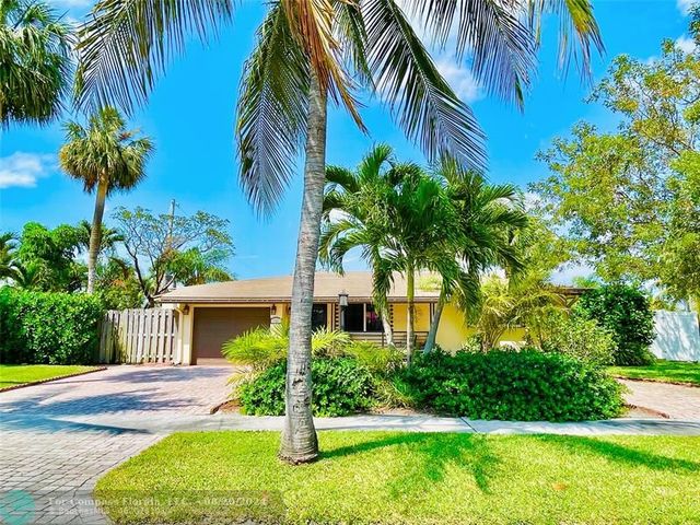 $560,000 | 151 Southeast 3rd Street | Garden Isles