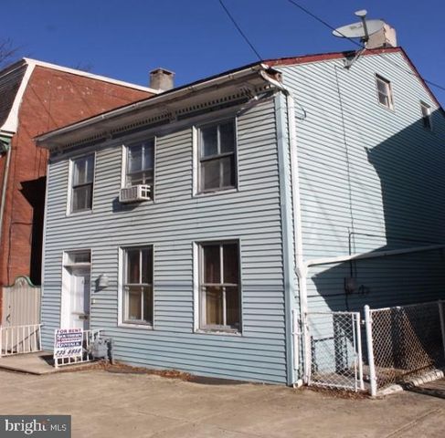 $1,250 | 427 North Newberry Street | Northwest York