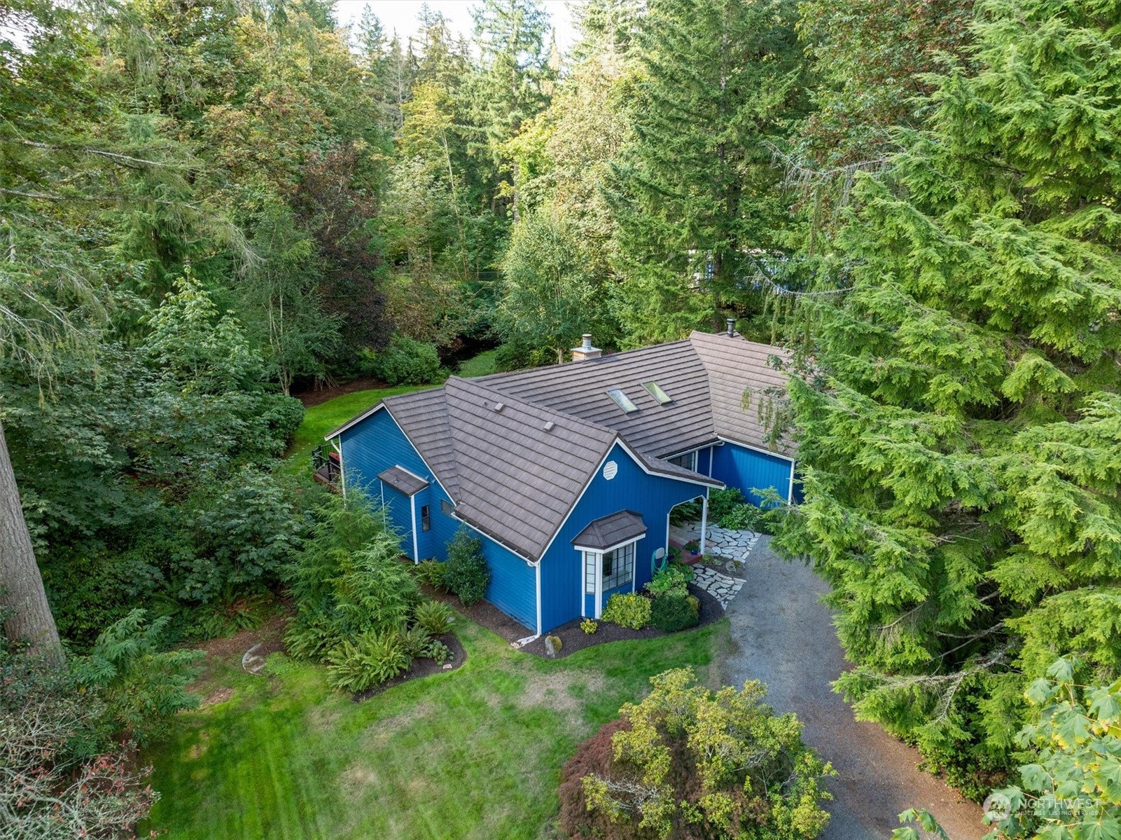 an aerial view of a house with yard outdoor seating and green space