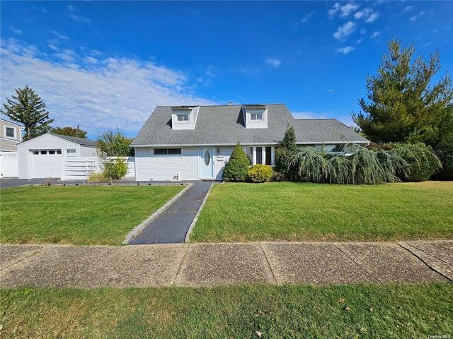 $559,900 | 3165 Dorset Lane | Levittown