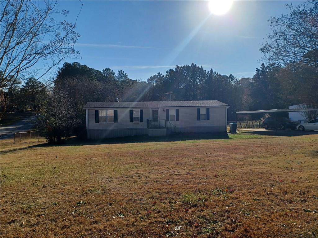 a view of a house with a yard