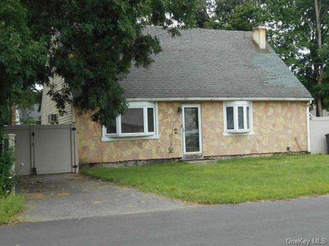 View of front of home featuring a front lawn