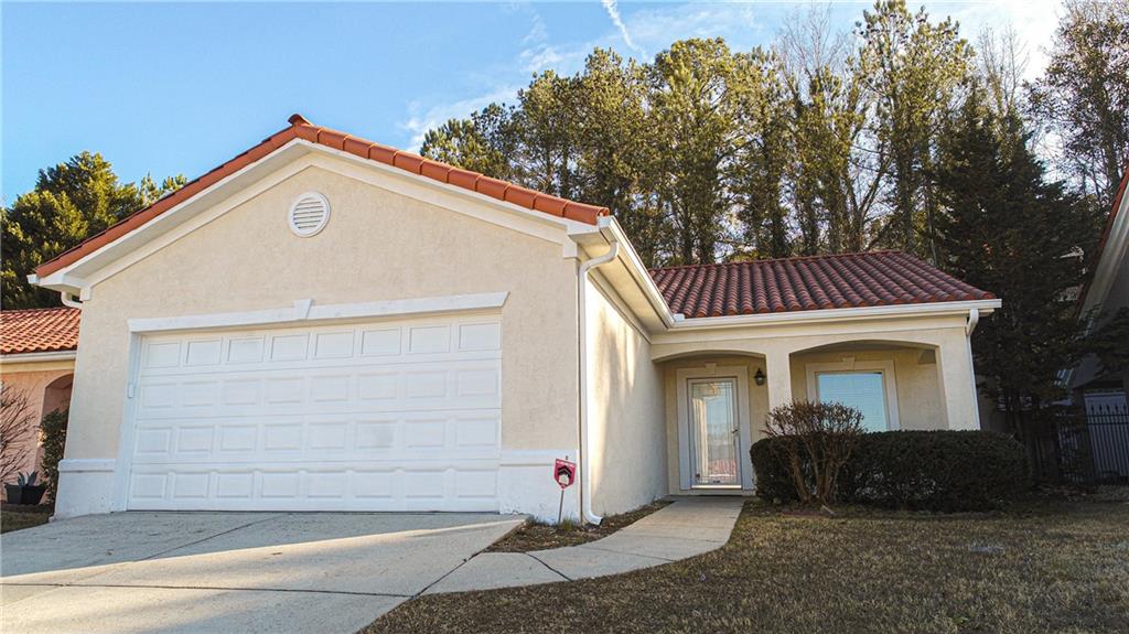 a view of a house with a yard