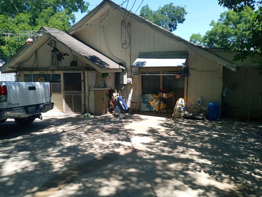 a view of a car park in front of house