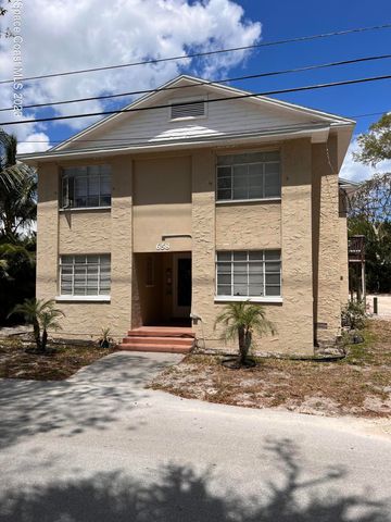 $1,300 | 658 Young Street, Unit 2 | Pineapple District