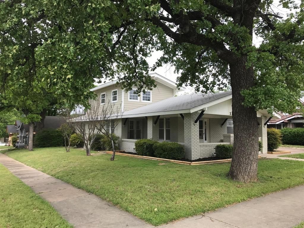 a view of house with a backyard