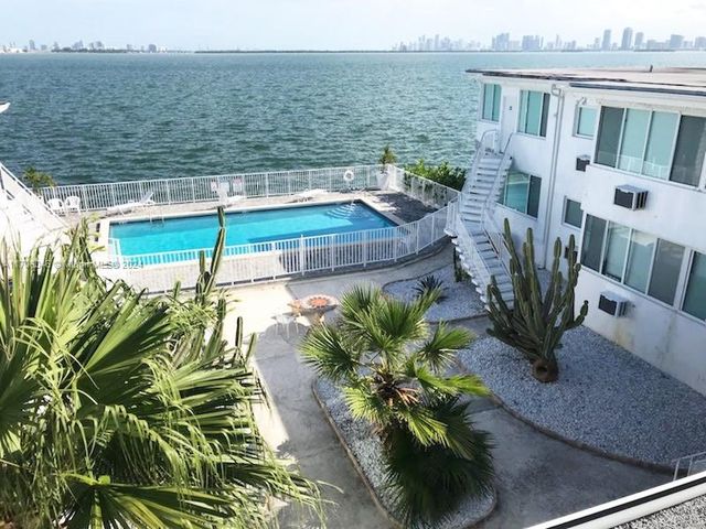 $2,200 | 1830 South Treasure Drive, Unit 6 | Treasure Island