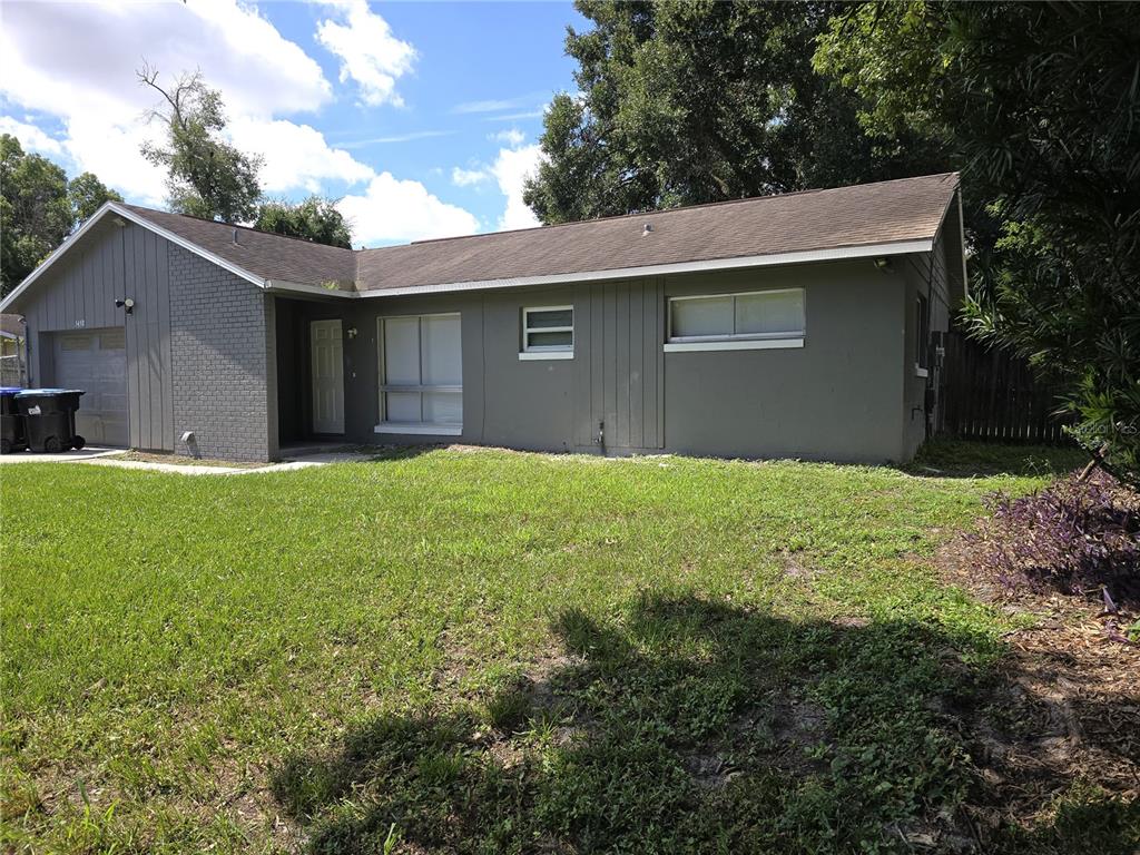 a view of a house with a yard