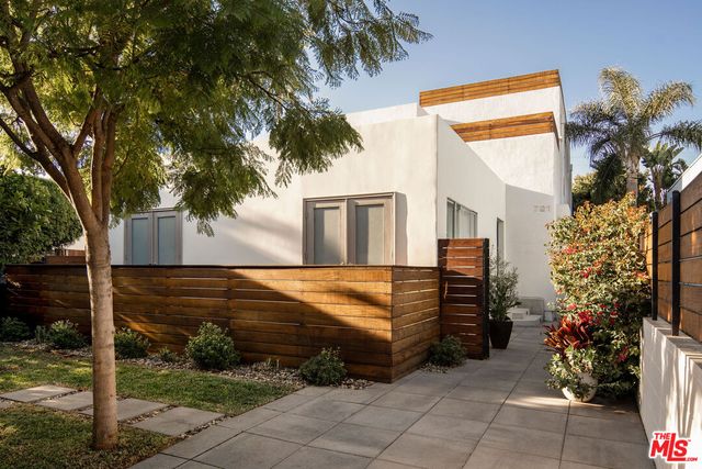 $3,150,000 | 721 Indiana Avenue | Venice