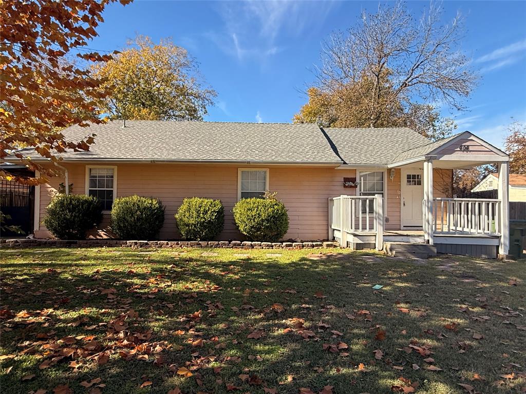 Ranch-style home with a porch and a front yard