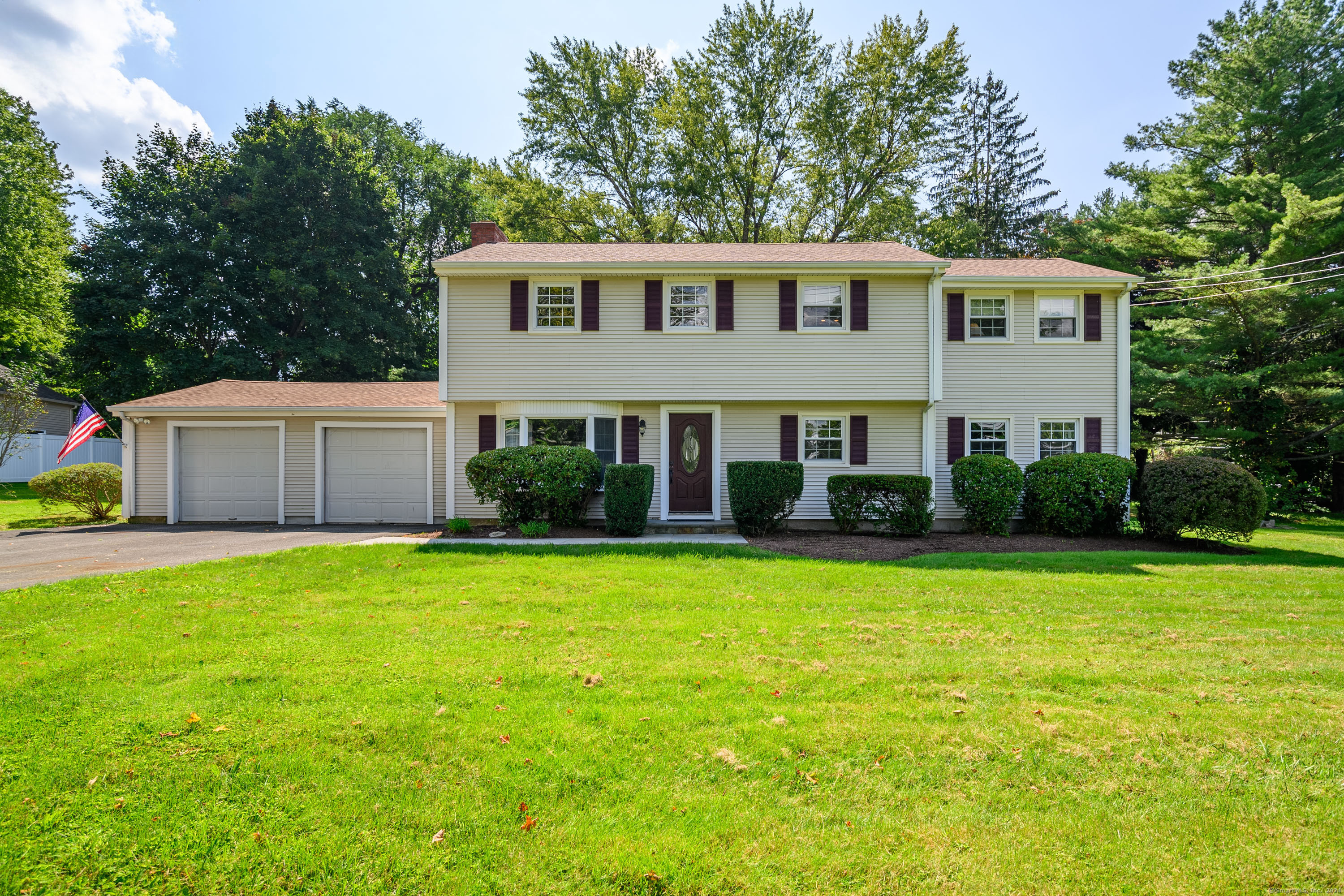 a view of a house with backyard and garden