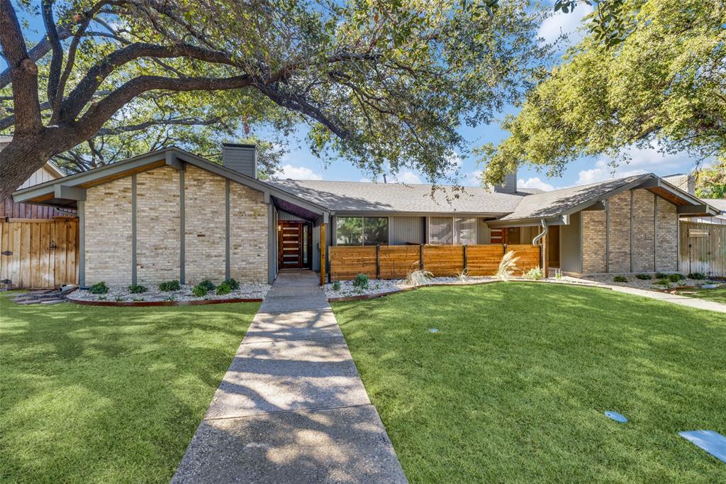 a view of a house with a backyard