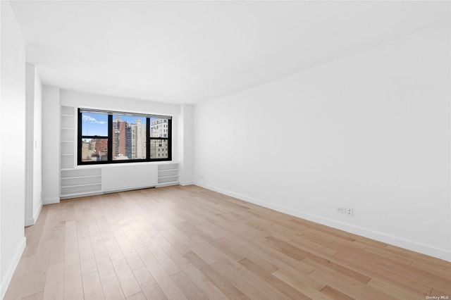 $899,000 | 345 East 80th Street, Unit 18A | Upper East Side