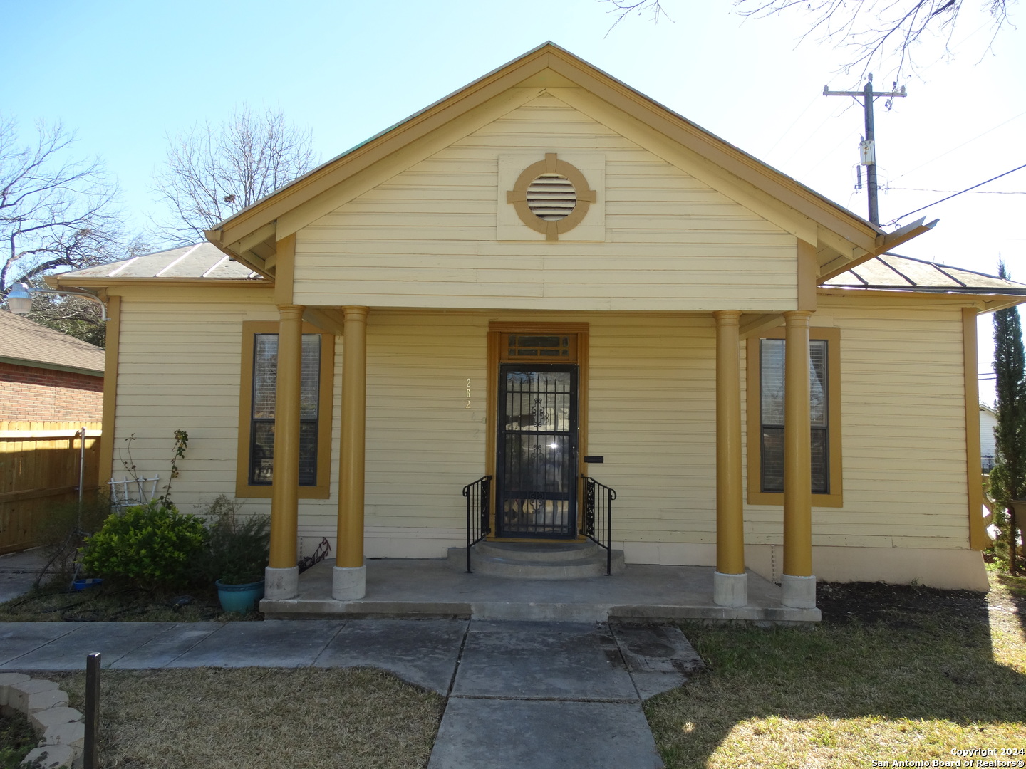 a view of a house with small yard