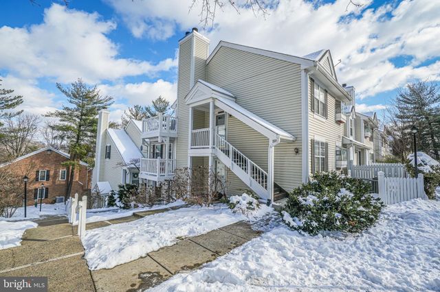 $429,500 | 2917-B Woodley Street, Unit B | Fairlington-Shirlington